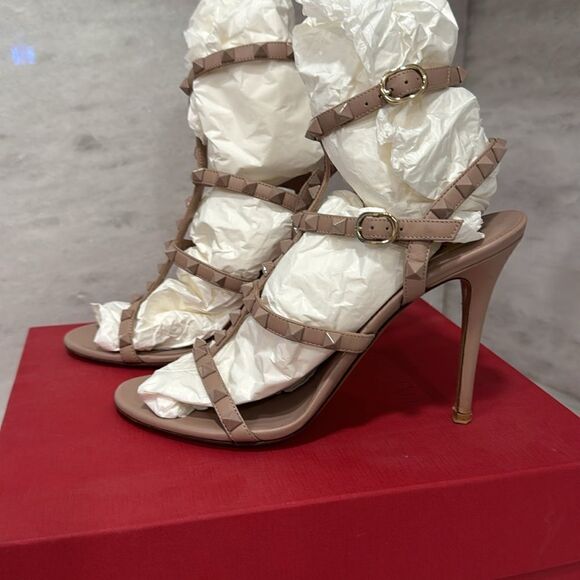 Valentino Garavani Poudre tan nude blush Rockstud T-Strap Sandal tonal heels 38 - Picture 4 of 15